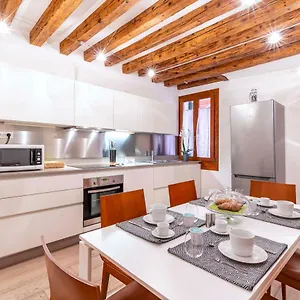 Central Apt , Venezia Italia
